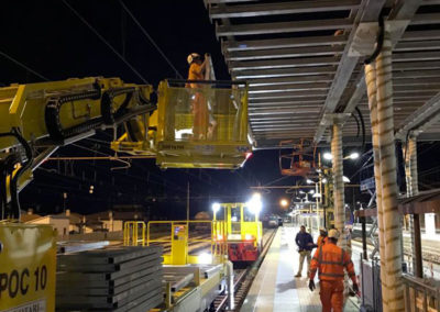 Piattaforma elevabile SVI POC 10 su carro pianale ferroviario per trasporto persone (fino a 3 operatori)