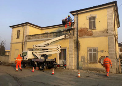 Piattaforma elevabile per trasporto persone ISOLI su autocarro